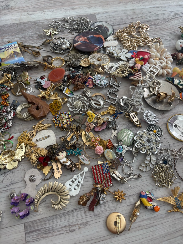 Vintage Jewelry Lot Brooches Mix